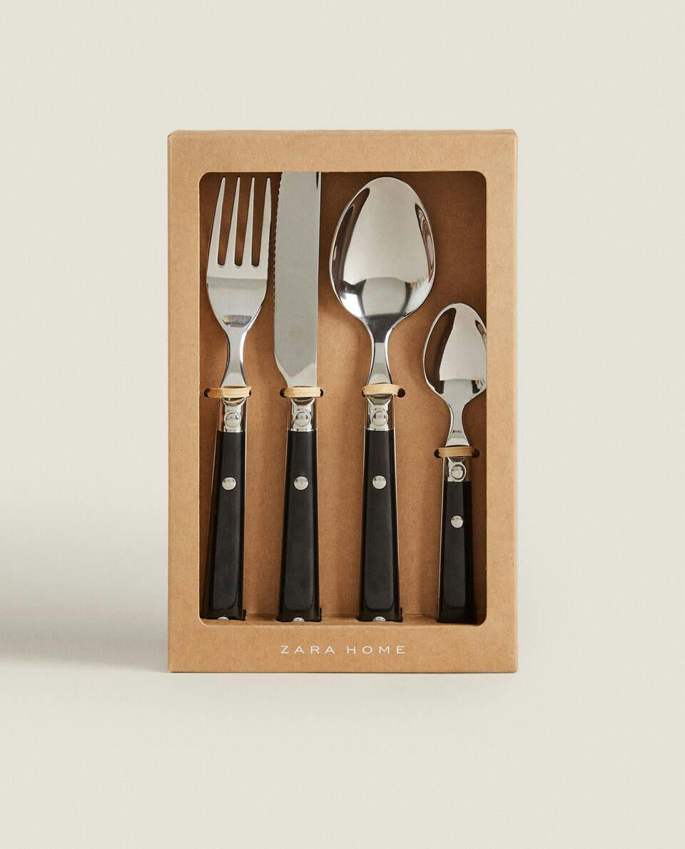 BLACK CUTLERY SET (4 PIECES)
