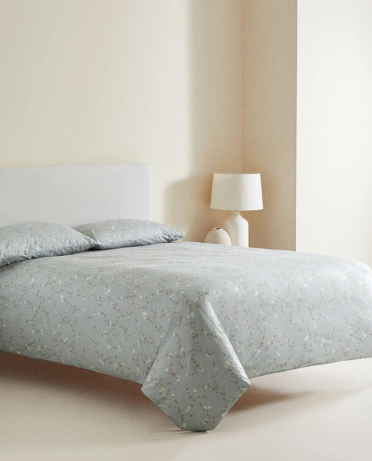 Bettbezug mit Blumenmuster