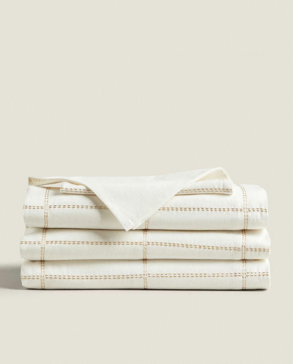 Tischdecke aus Leinen mit Weihnachtskettenmuster