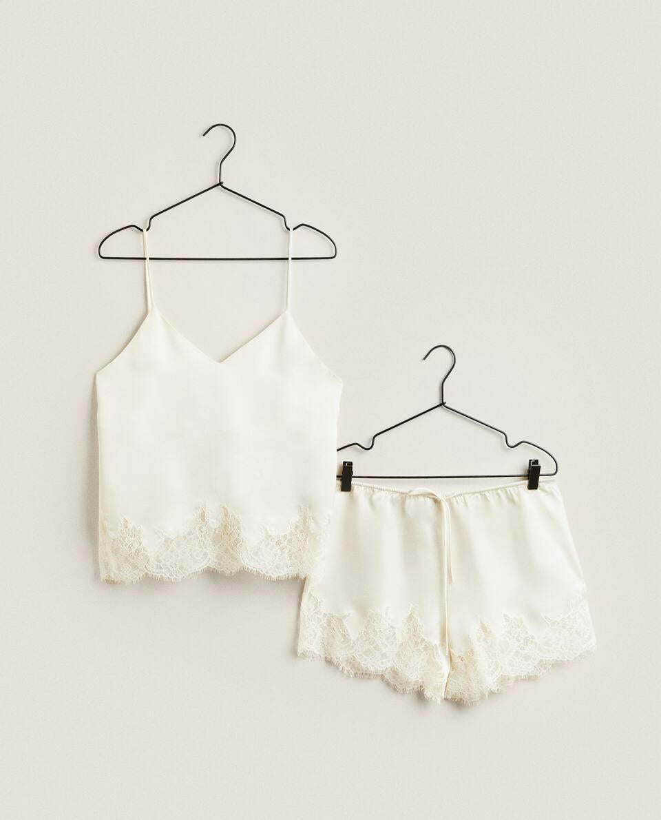 Satintop mit blonder Spitze