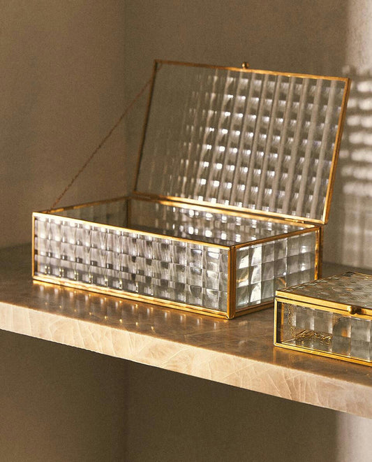 Schachtel mit Goldrand 