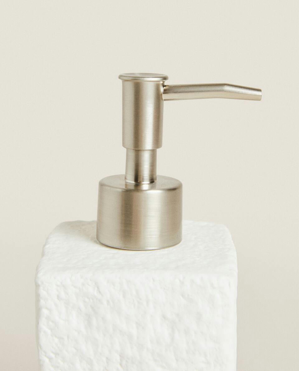 TEXTURED CERAMIC BATHROOM SET
