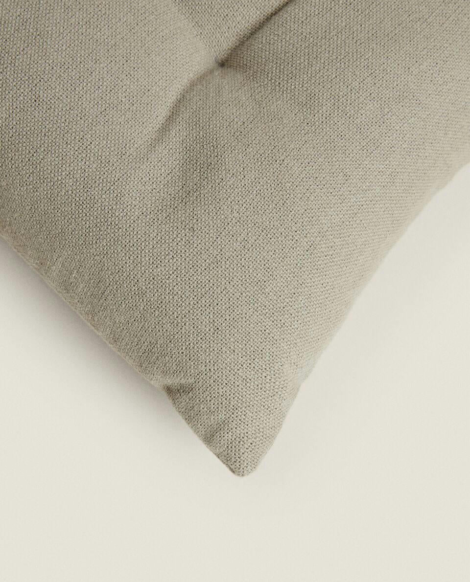 Gestepptes Stuhlkissen mit Bändern 