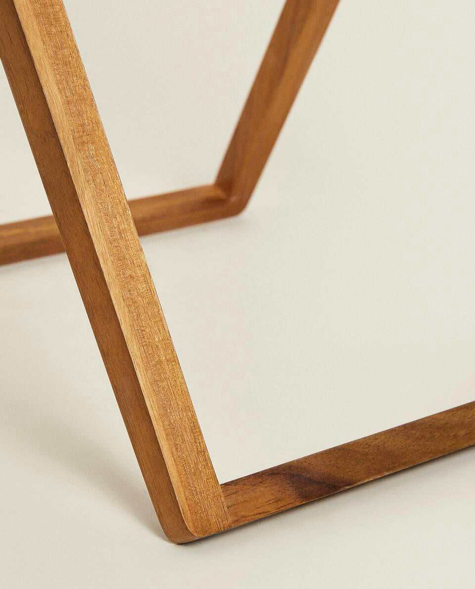 Handtuchhalter aus Akazienholz 