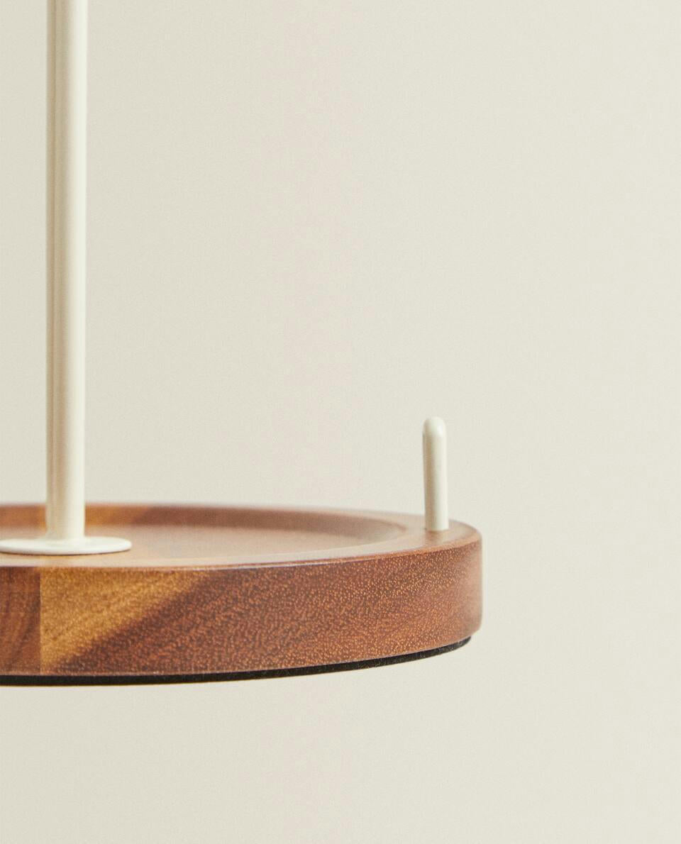 Küchenrollenhalter aus Eisen und Holz 