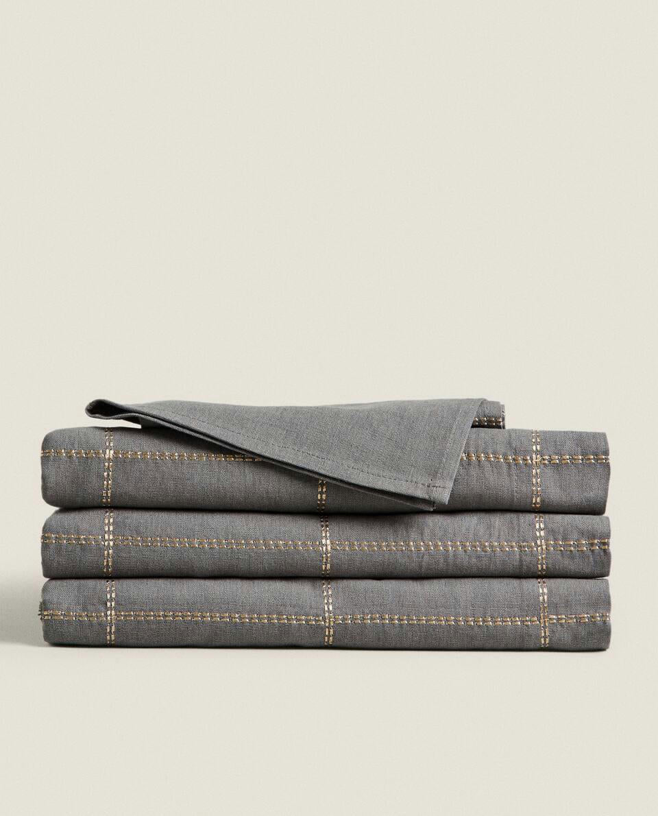 Tischdecke aus Leinen mit Weihnachtskettenmuster 