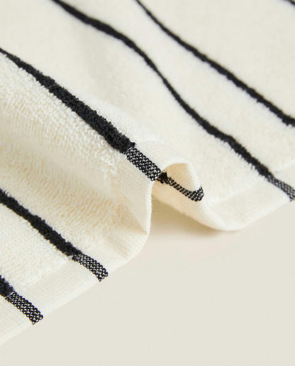 TOWEL WITH IRREGULAR STRIPE DETAIL