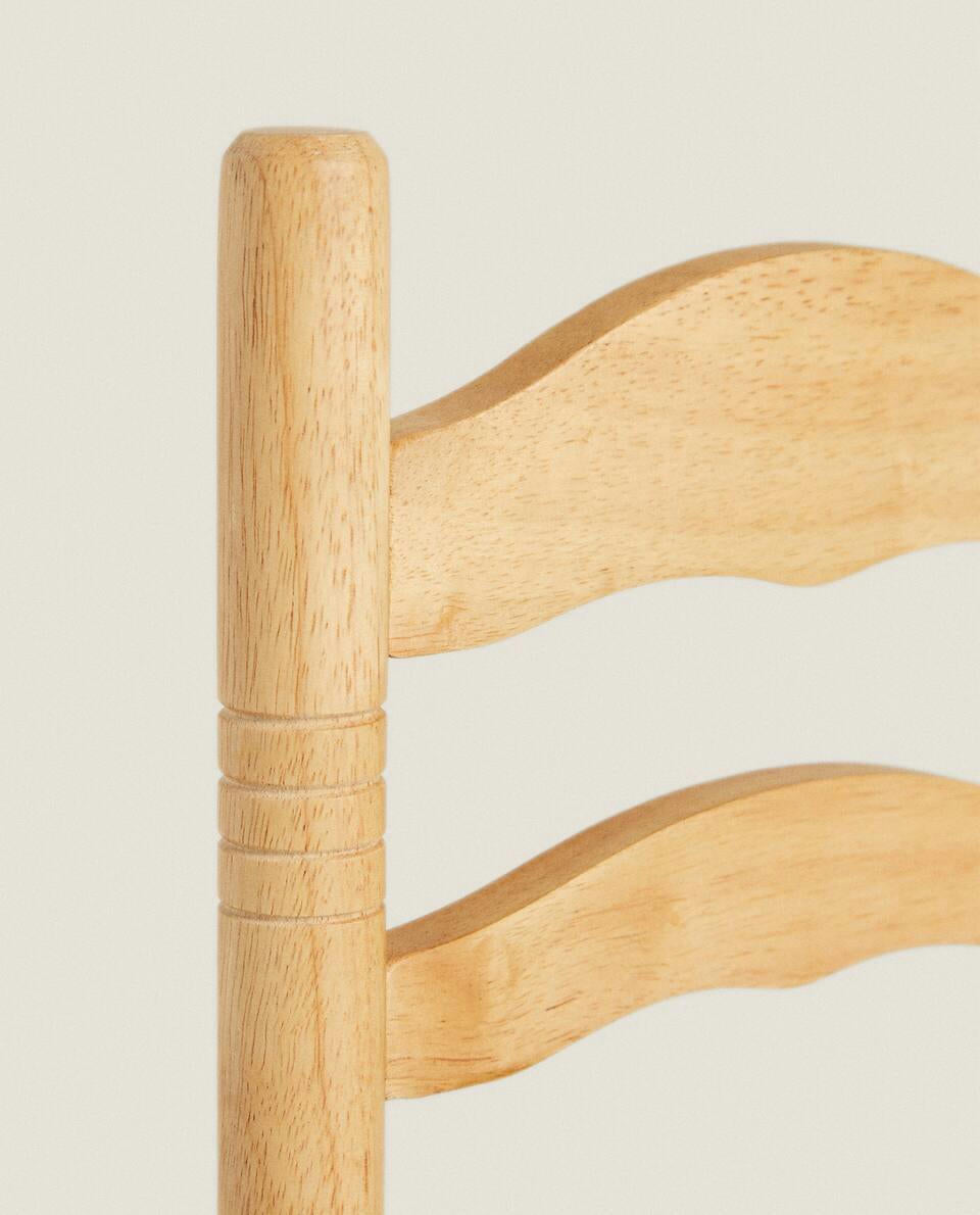 CHILDREN WOODEN CHAIR