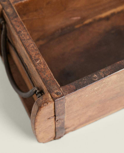 Holzkiste im Antik-Look 