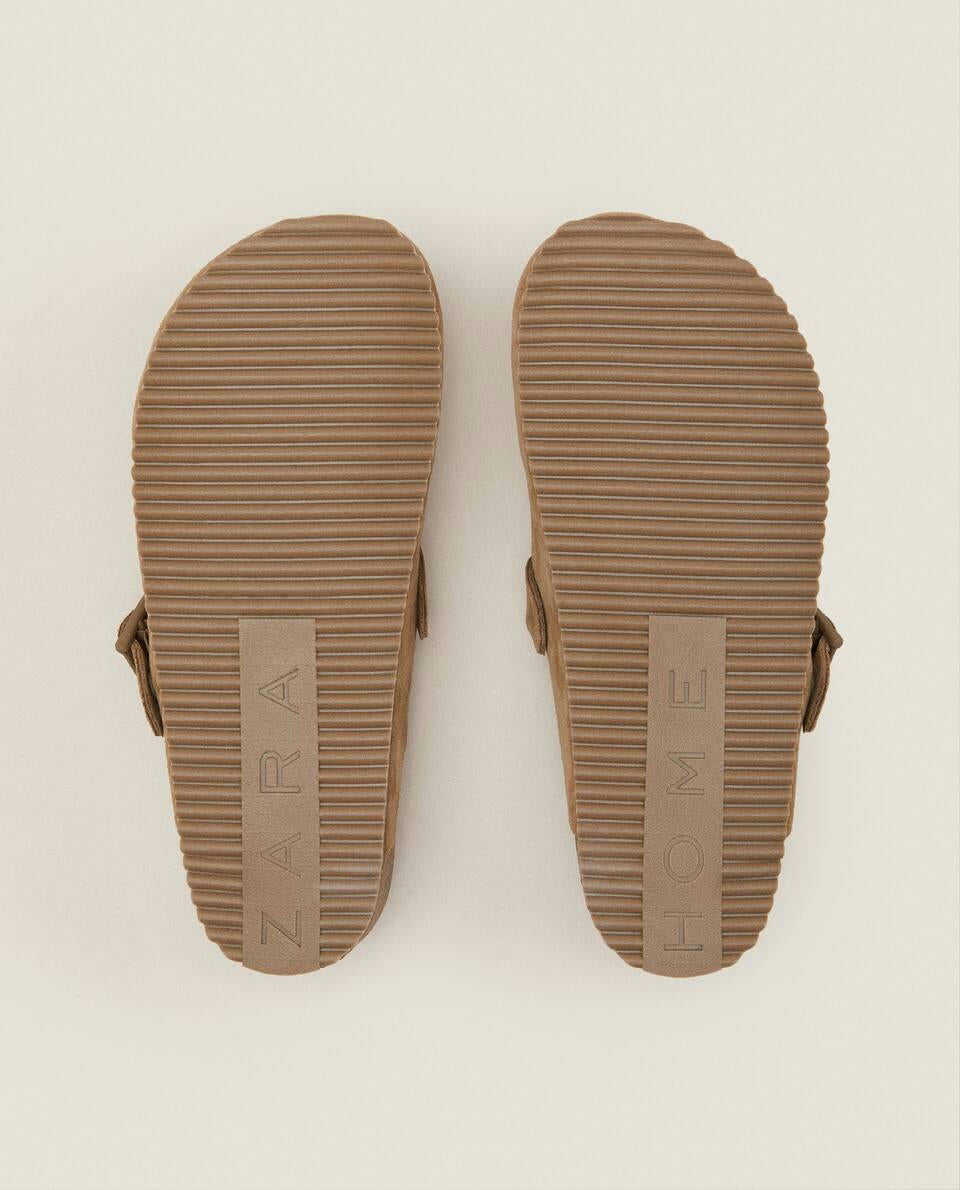 Lederclogs mit Schnalle 