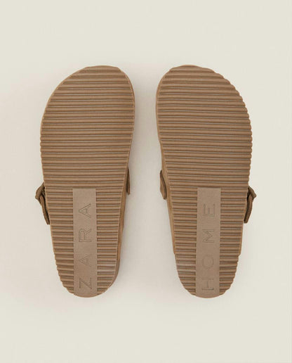 Lederclogs mit Schnalle 