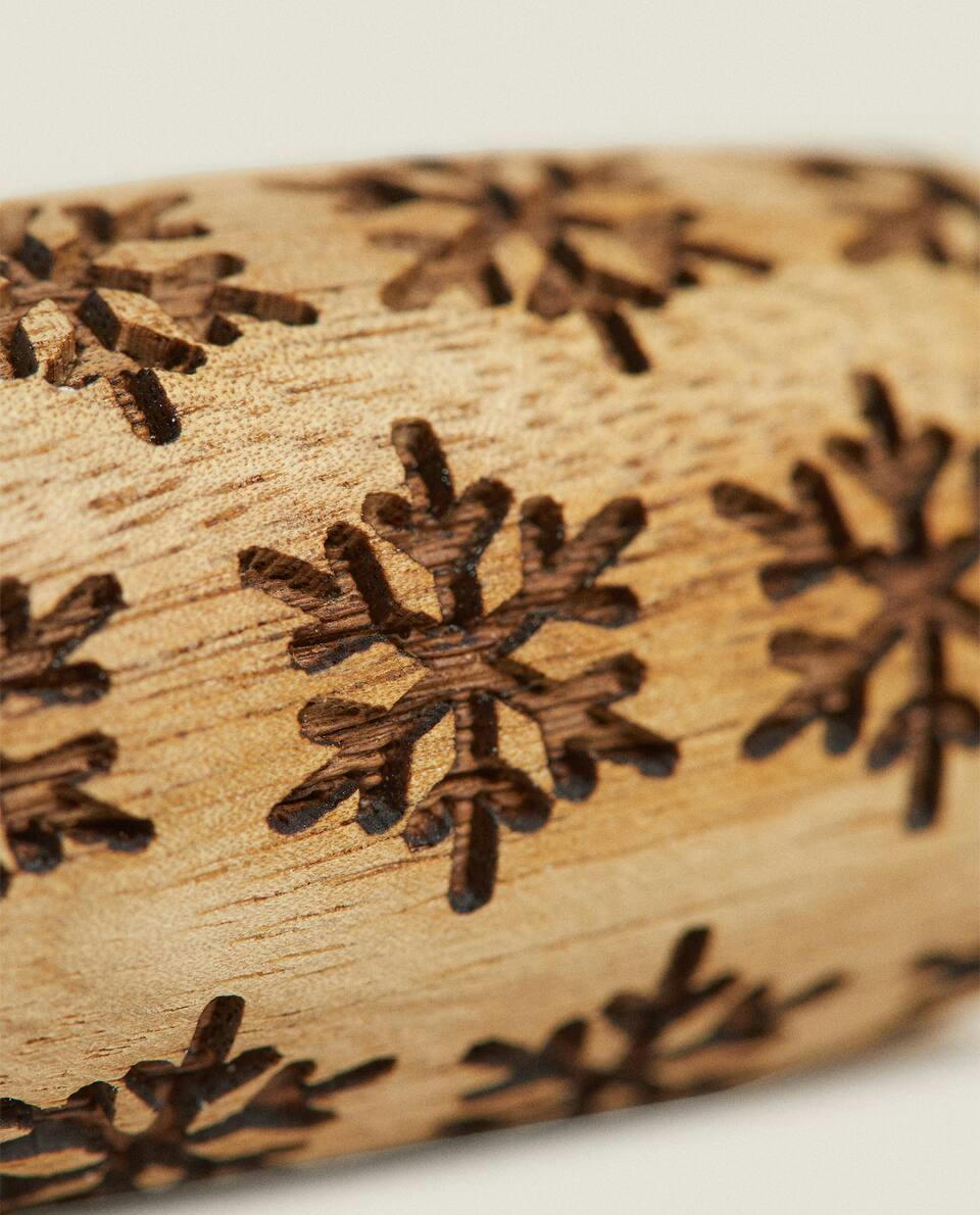 ACACIA ROLLING PIN WITH RAISED DOUBLE CHRISTMAS DESIGN