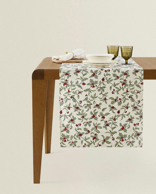 CHRISTMAS HOLLY TABLE RUNNER