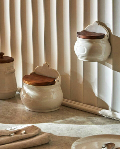 Salzstreuer aus Keramik mit Holzdeckel 