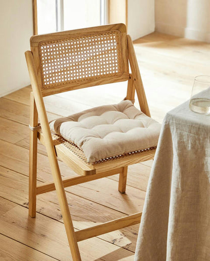 Gestepptes Stuhlkissen mit Bändern 