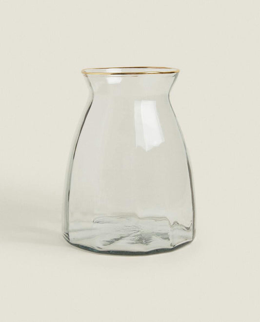 Weihnachtsvase aus facettiertem Glas mit Randdetail 