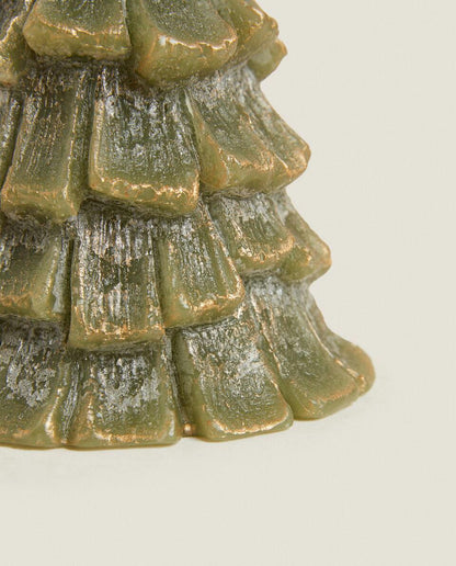 Glitzernde Weihnachtskerze in Form eines Tannenbaums 