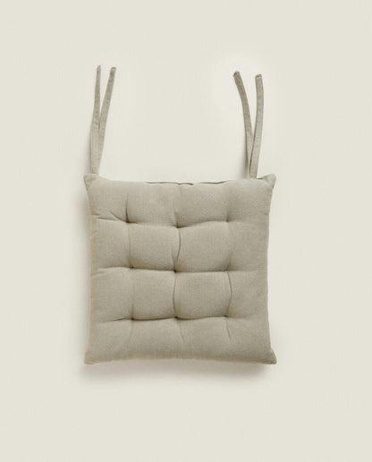 Gestepptes Stuhlkissen mit Bändern 