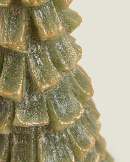 Glitzernde Weihnachtskerze in Form eines Tannenbaums 