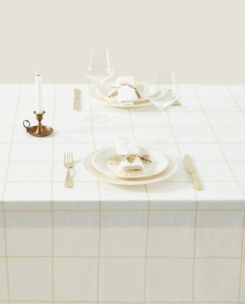 Tischdecke aus Leinen mit Weihnachtskettenmuster 