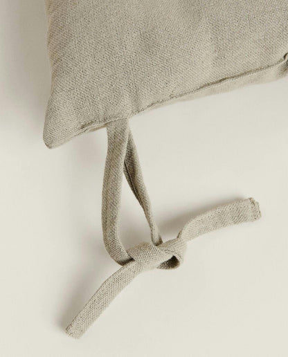 Gestepptes Stuhlkissen mit Bändern 