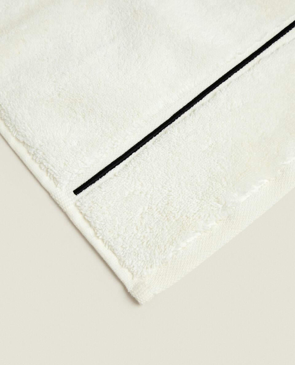 EMBROIDERED SCALLOPED EDGE TOWEL
