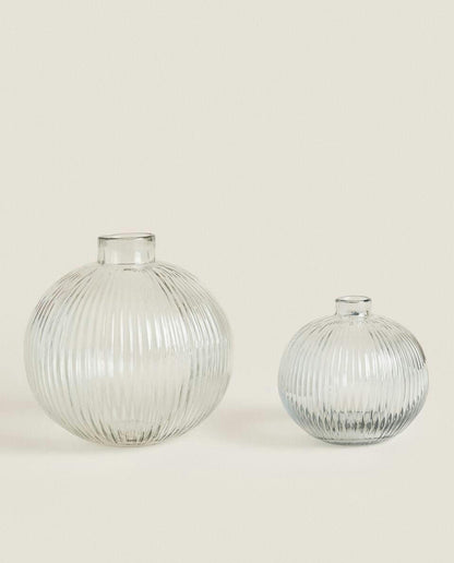 GLASS VASE WITH LINES