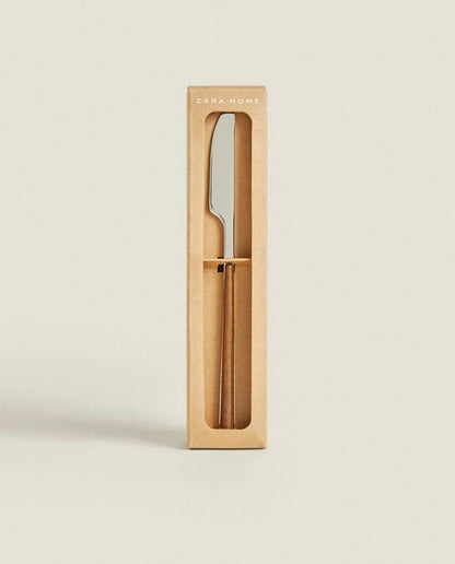 BOX 4 KNIVES WITH ROUND HANDLE DETAIL