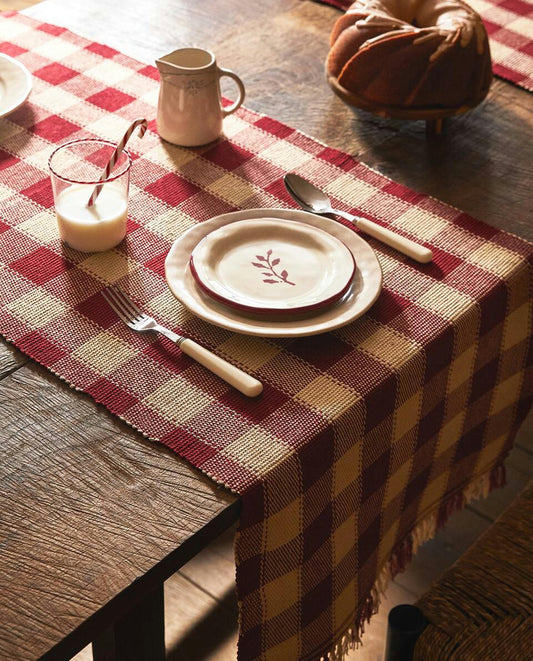 Tischläufer mit Weihnachtskaromuster 