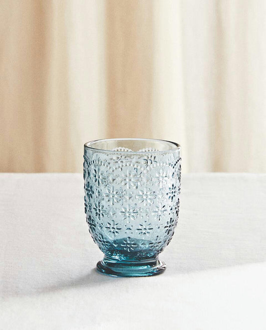 GLASBECHER MIT ERHÖHTEM BLUMENDESIGN 