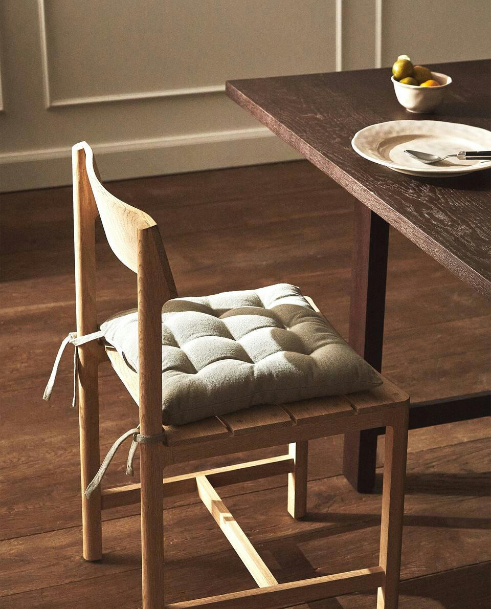 Gestepptes Stuhlkissen mit Bändern 