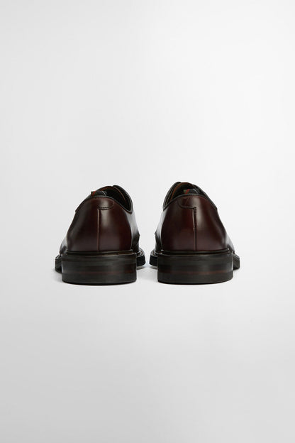 by Loake Fernsby Derby Shoes - BROWN